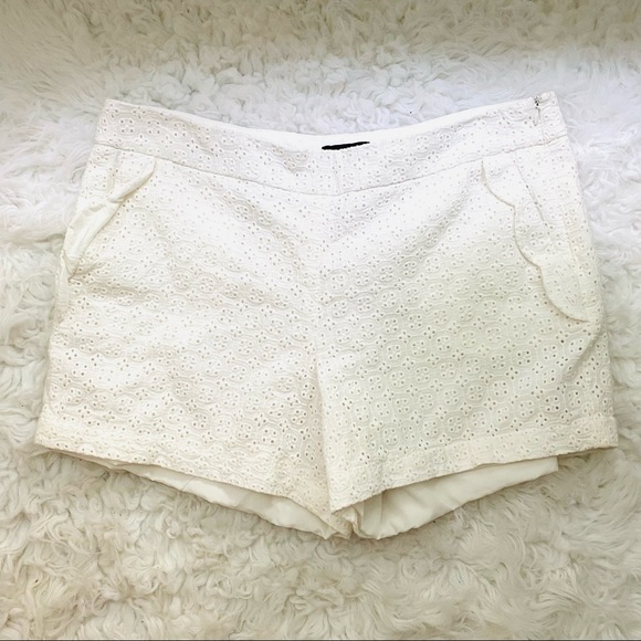 CYNTHIA ROWLEY White Eyelet Scalloped Pockets Lined Shorts Size 10 - Picture 1 of 7